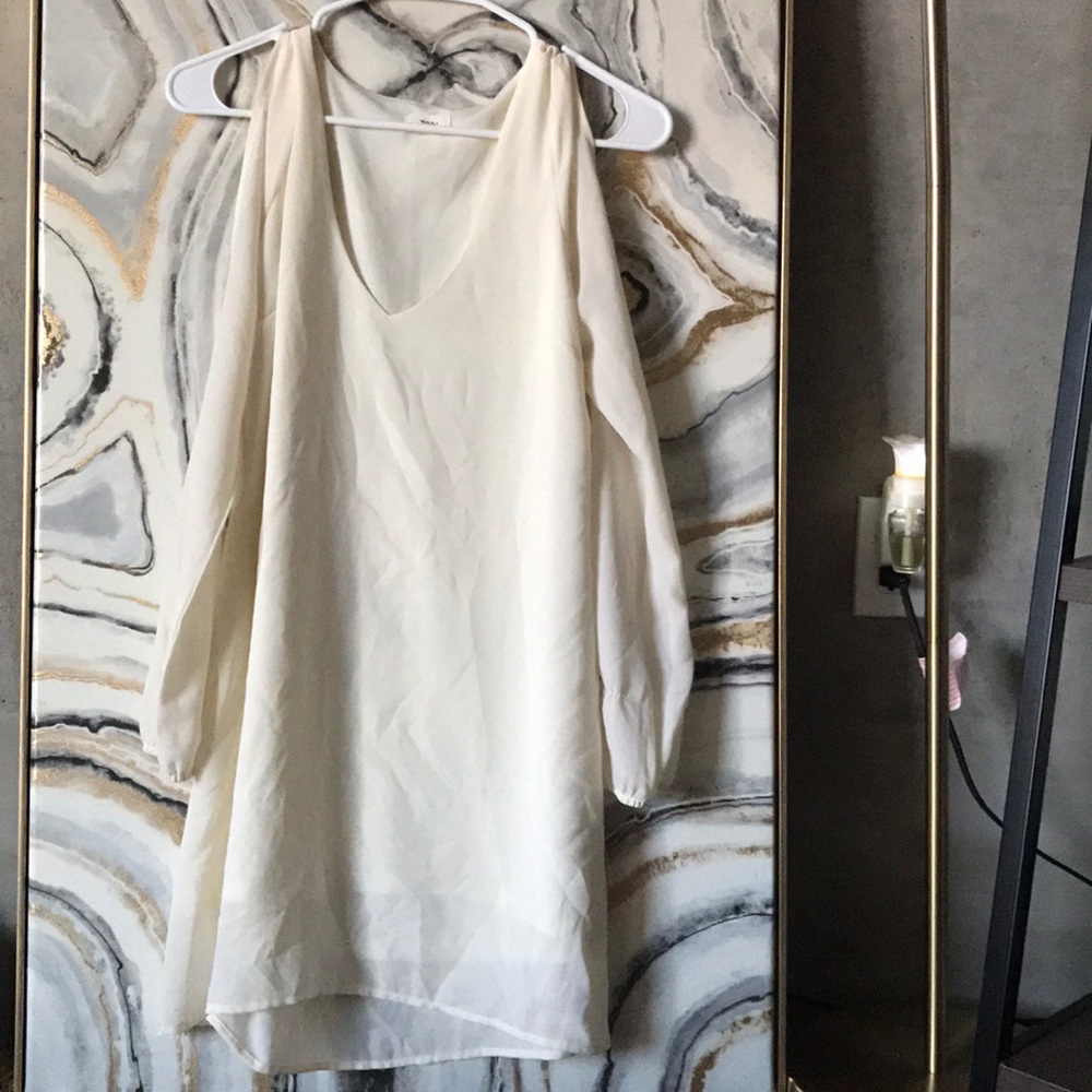 White cut out sleeve dress